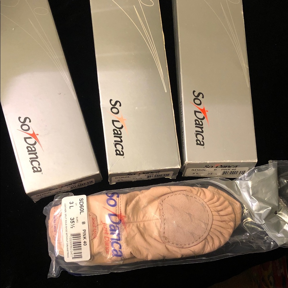 So Danca SD60L Split Sole Ballet Shoes Womens 5. 3pr set
